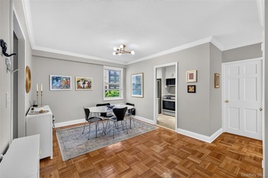 Welcome home to this light-filled, beautifully renovated - photo 10