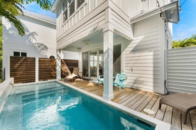 Perfectly positioned in the heart of Upper Matecumbe Key, this - photo 3