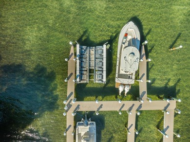 Perfectly positioned in the heart of Upper Matecumbe Key, this - photo 4
