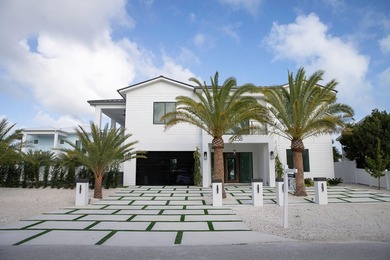 Stunning brand-new waterfront estate offering 6 bedrooms and 8 - photo 2