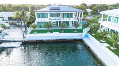 Stunning brand-new waterfront estate offering 6 bedrooms and 8 - photo 5