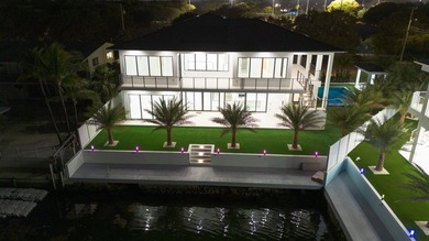 Stunning brand-new waterfront estate offering 6 bedrooms and 8 - photo 7