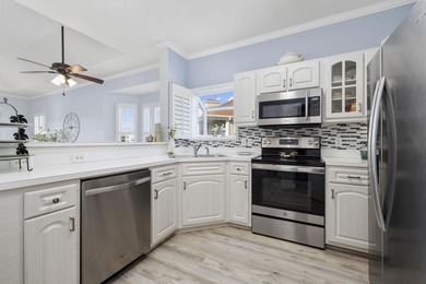 INCREDIBLE VIEWS & COASTAL LIVING AT ITS FINEST! Wake up each