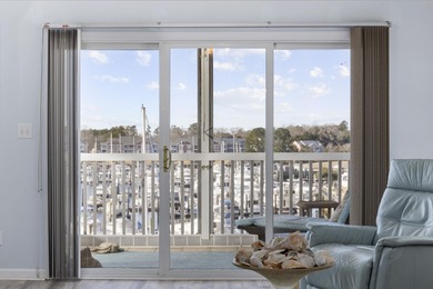 INCREDIBLE VIEWS & COASTAL LIVING AT ITS FINEST! Wake up each