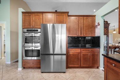 Beautiful, impeccably maintained, move-in ready 3/2/2 in the - photo 17