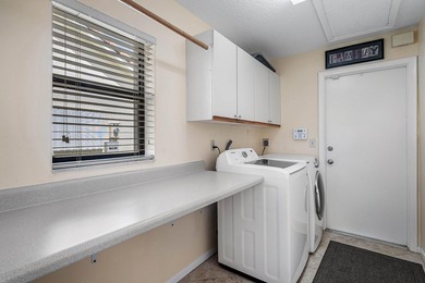 Beautiful, impeccably maintained, move-in ready 3/2/2 in the - photo 19