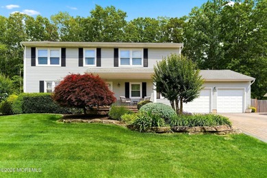 A family-ready Center Hall Colonial in the Cedar Grove - photo 1
