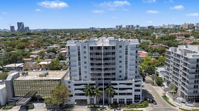 Beautiful, bright 2-bedroom, 2-bath unit with high ceilings and - photo 1