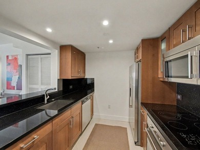Beautiful, bright 2-bedroom, 2-bath unit with high ceilings and - photo 5