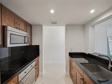 Beautiful, bright 2-bedroom, 2-bath unit with high ceilings and - photo 7