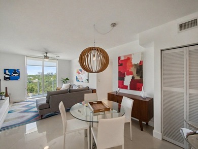 Beautiful, bright 2-bedroom, 2-bath unit with high ceilings and - photo 8