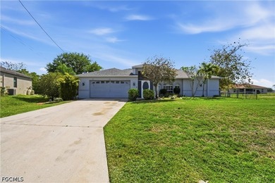 HUGE PRICE IMPROVEMENT! Move-in ready home on an oversized - photo 1