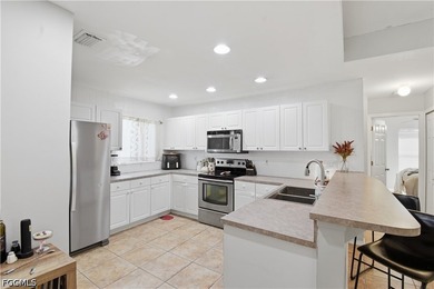HUGE PRICE IMPROVEMENT! Move-in ready home on an oversized - photo 3