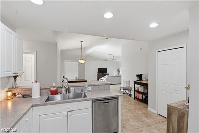 HUGE PRICE IMPROVEMENT! Move-in ready home on an oversized - photo 5