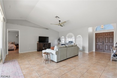 HUGE PRICE IMPROVEMENT! Move-in ready home on an oversized - photo 7