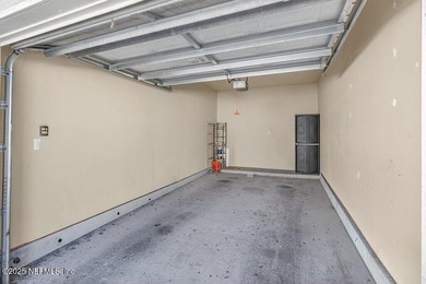 Low maintenance living in this beautifully updated 1 bedroom, 1 - photo 5