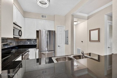 Low maintenance living in this beautifully updated 1 bedroom, 1 - photo 8