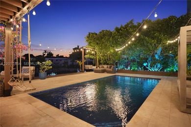 Spectacular single-family pool home featuring 4 bedrooms and 4 - photo 5