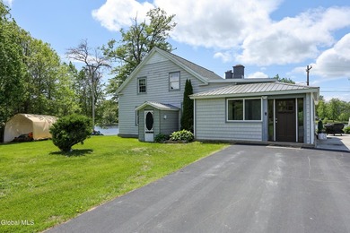 Set along the banks of the Hudson River, this rare Queensbury - photo 4