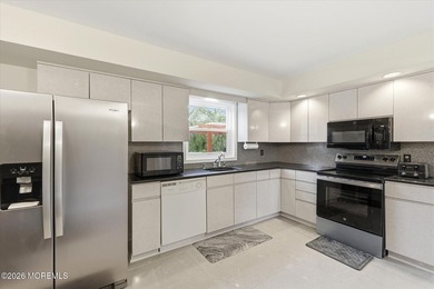 Welcome to Twin Oaks and the highly sought-after Sheila Drive in - photo 18