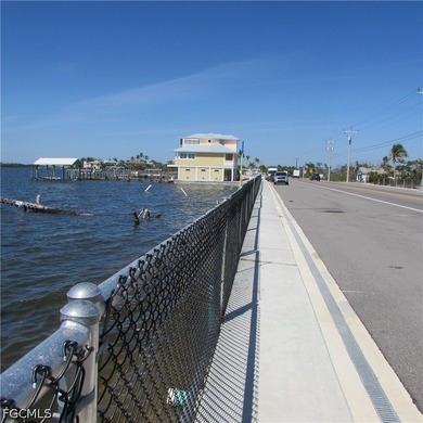 Two Sided Bay frontage corner with direct view of The Matlacha - photo 1