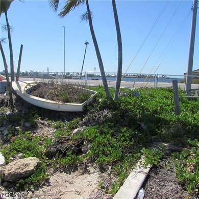 Two Sided Bay frontage corner with direct view of The Matlacha - photo 3