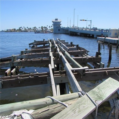 Two Sided Bay frontage corner with direct view of The Matlacha - photo 4