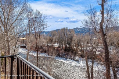 Riverfront luxury in the heart of Basalt. These two beautifully - photo 25