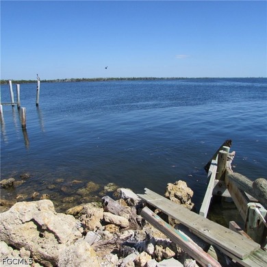 Two Sided Bay frontage corner with direct view of The Matlacha - photo 7