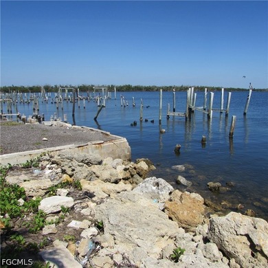 Two Sided Bay frontage corner with direct view of The Matlacha - photo 8