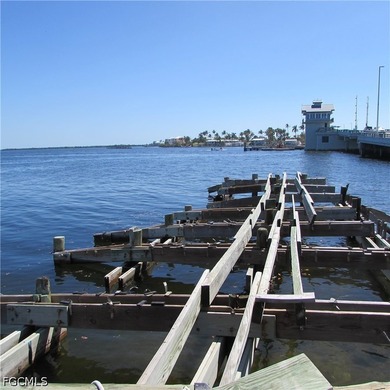 Two Sided Bay frontage corner with direct view of The Matlacha - photo 10