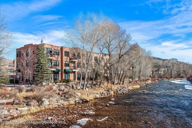 Riverfront luxury in the heart of Basalt. These two beautifully - photo 31