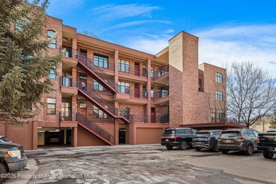Riverfront luxury in the heart of Basalt. These two beautifully - photo 33