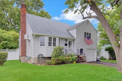 Welcome to this beautifully maintained 3 bedroom, 1.5 bath home - photo 2