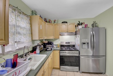 Welcome to this beautifully maintained 3 bedroom, 1.5 bath home - photo 4