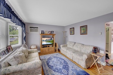 Welcome to this beautifully maintained 3 bedroom, 1.5 bath home - photo 8