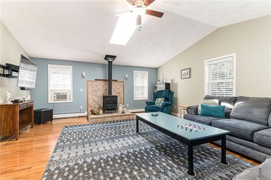 A perfect opportunity to own an immaculately kept 4 bedroom, 2 - photo 3
