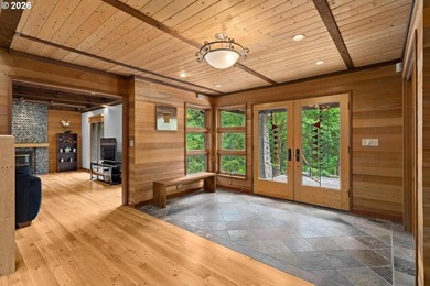 Beautifully sited with striking natural wood accents in quiet - photo 4