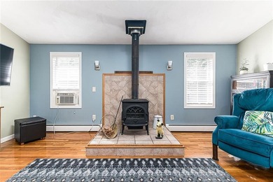 A perfect opportunity to own an immaculately kept 4 bedroom, 2 - photo 4