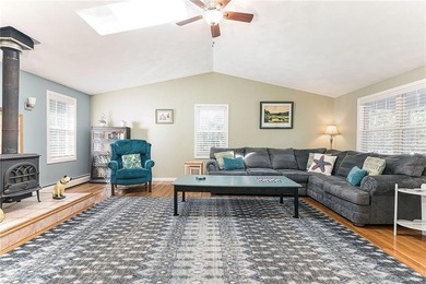 A perfect opportunity to own an immaculately kept 4 bedroom, 2 - photo 5