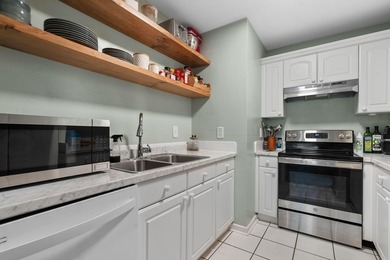 Welcome to Ashleytowne Village! This well-maintained 3-bedroom - photo 8