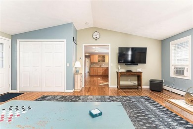 A perfect opportunity to own an immaculately kept 4 bedroom, 2 - photo 9