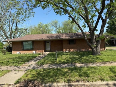 Looking for a great starter home in an established neighborhood? - photo 1