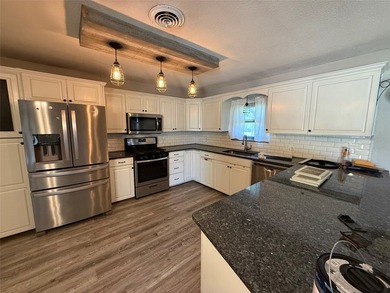 Looking for a great starter home in an established neighborhood? - photo 2