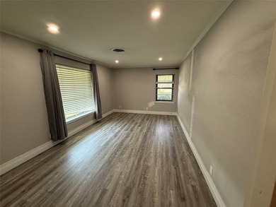 Looking for a great starter home in an established neighborhood? - photo 4