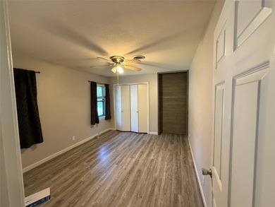 Looking for a great starter home in an established neighborhood? - photo 5
