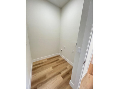 Seller is offering SELLER CONCESSIONS. Prime Location! Step into - photo 15