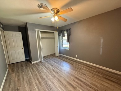 Looking for a great starter home in an established neighborhood? - photo 7