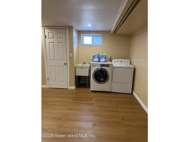BEAUTIFUL DETACHED SINGLE-FAMILY HOME LOCATED IN THE HIGHLY - photo 17