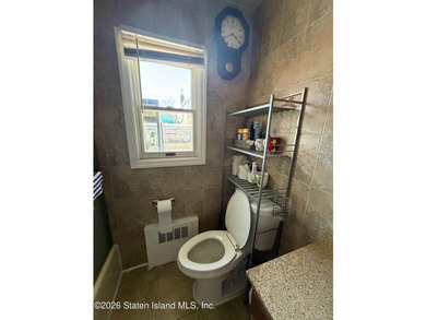 BEAUTIFUL DETACHED SINGLE-FAMILY HOME LOCATED IN THE HIGHLY - photo 19
